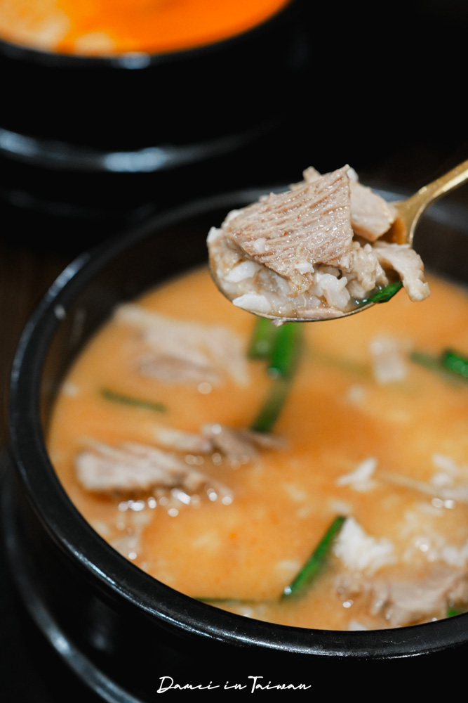 台北豬肉湯飯推薦！釜山湯飯부산국밥-新鮮豬骨熬煮，附近上班族的口袋名單