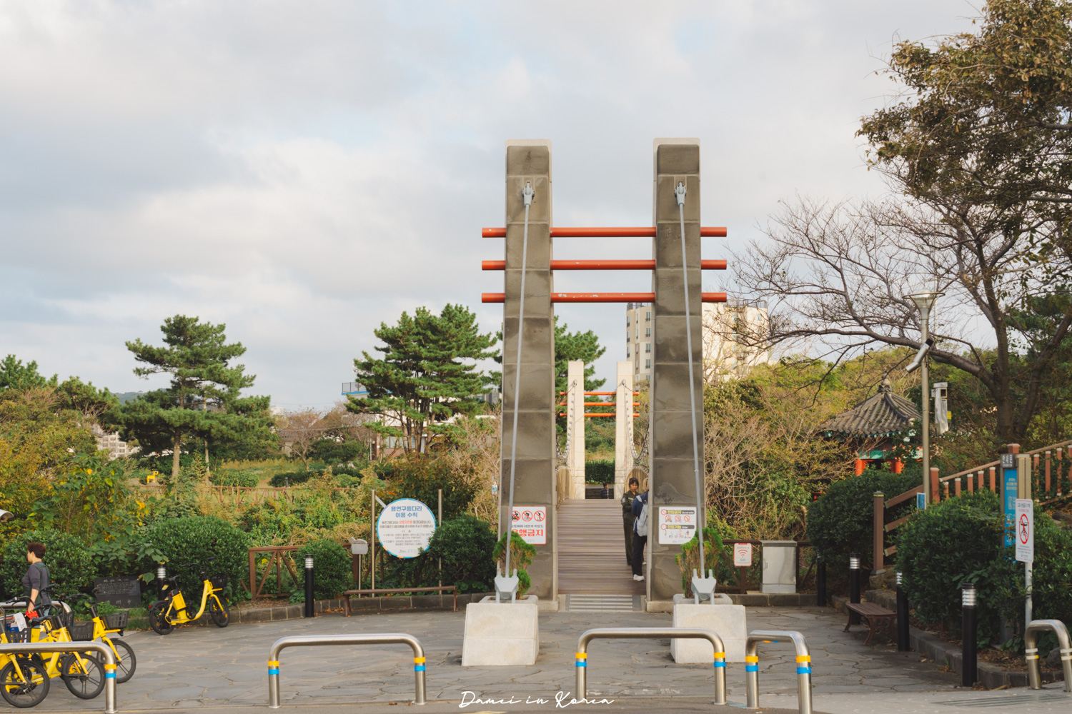 龍頭岩、龍淵峽谷|鄰近濟州機場,從市區就能抵達的自然奇景! - 第12張圖 龍頭岩、龍淵峽谷|鄰近濟州機場,從市區就能抵達的自然奇景!