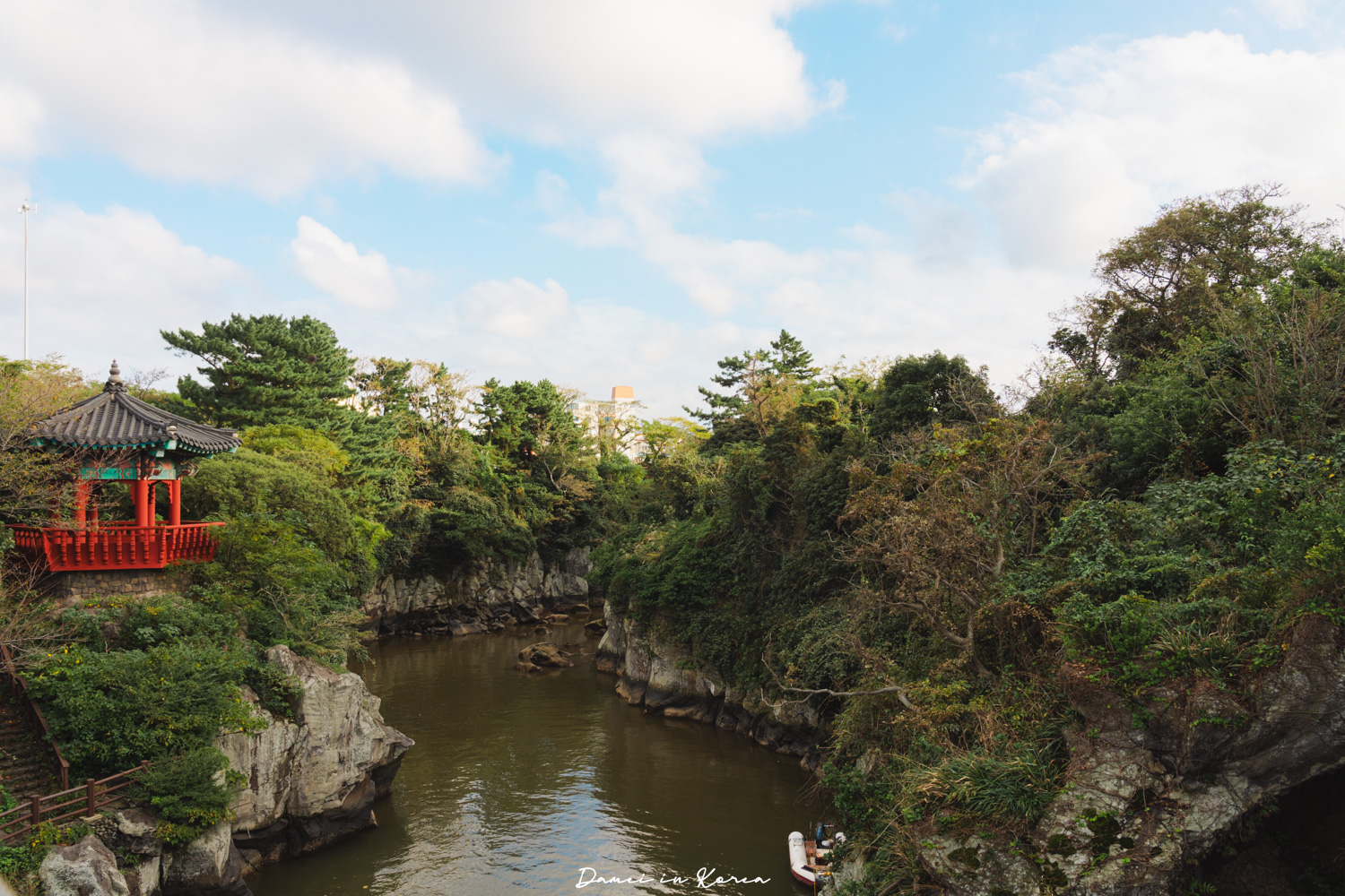 龍頭岩、龍淵峽谷|鄰近濟州機場,從市區就能抵達的自然奇景! - 第11張圖 龍頭岩、龍淵峽谷|鄰近濟州機場,從市區就能抵達的自然奇景!