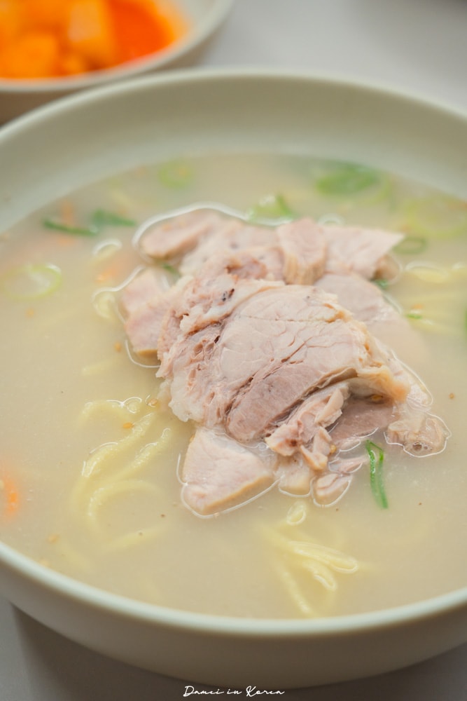 海洋麵條국수바다 본점-西歸浦人氣美食，熬煮12小時豬骨湯搭熟成生麵