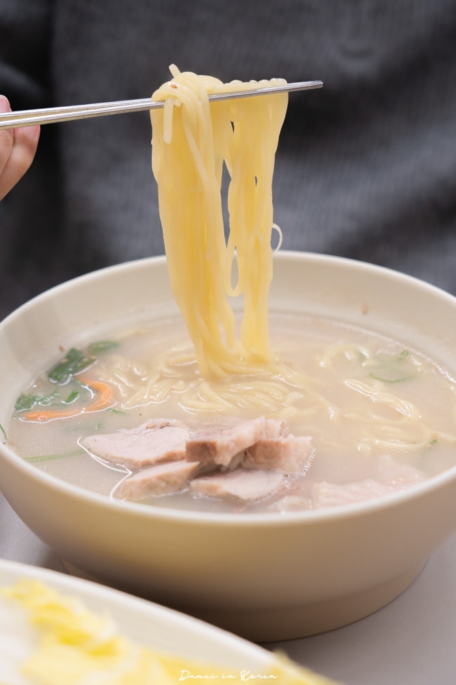 海洋麵條국수바다 본점-西歸浦人氣美食，熬煮12小時豬骨湯搭熟成生麵
