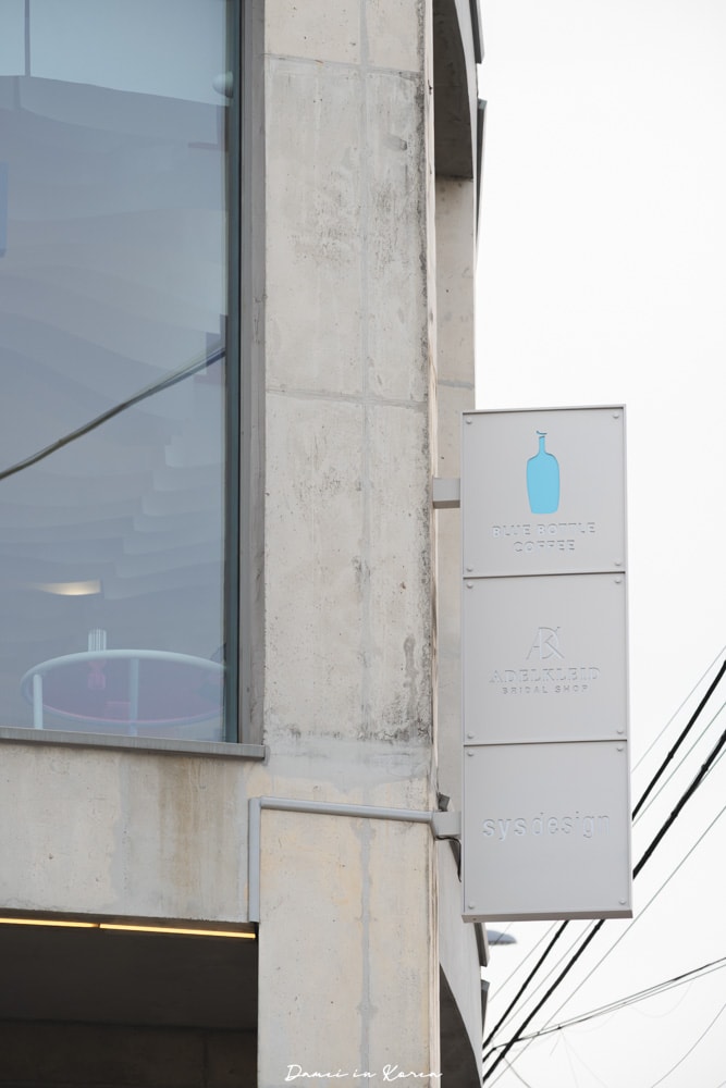 釜山藍瓶咖啡「Blue Bottle Coffee釜山民樂店」春日賞櫻必訪，頂樓露台坐擁水營灣海景