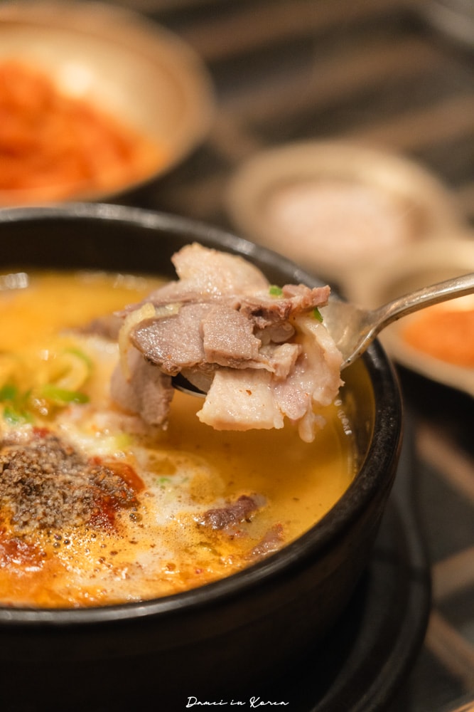 青瓦屋청와옥-首爾人氣豬肉血腸湯飯，連續5年獲得藍緞帶推薦