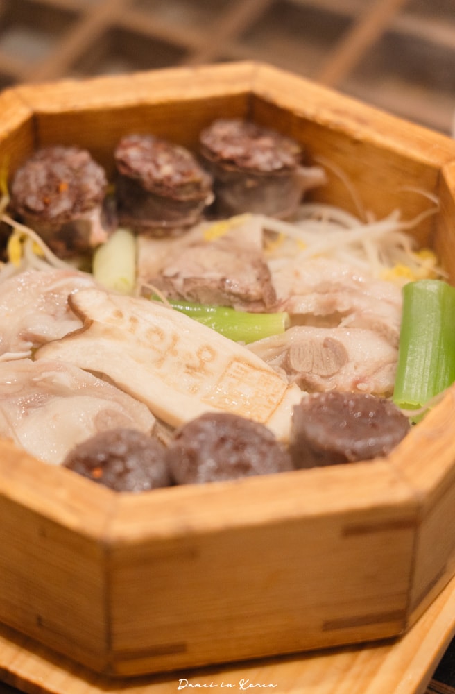 青瓦屋청와옥-首爾人氣豬肉血腸湯飯，連續5年獲得藍緞帶推薦