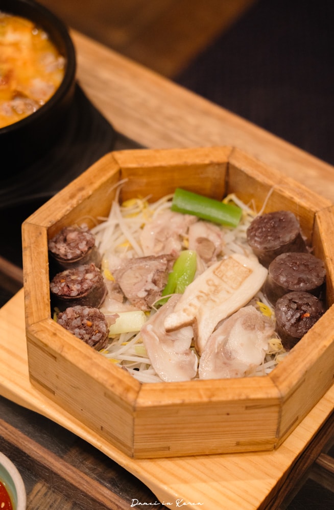 青瓦屋청와옥-首爾人氣豬肉血腸湯飯，連續5年獲得藍緞帶推薦