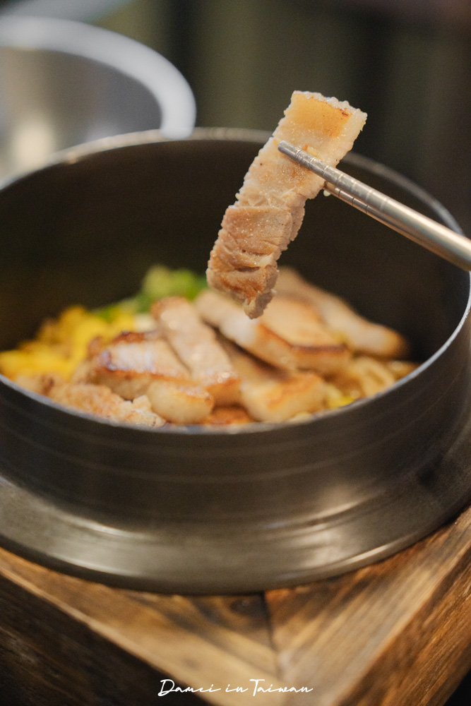 士林美食「金美麗人韓國直火釜飯專賣店」不用飛韓國也能吃到人氣釜飯，士林捷運站三分鐘！