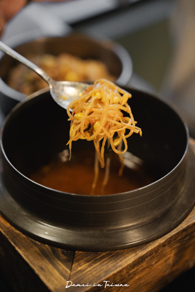 士林美食「金美麗人韓國直火釜飯專賣店」不用飛韓國也能吃到人氣釜飯，士林捷運站三分鐘！