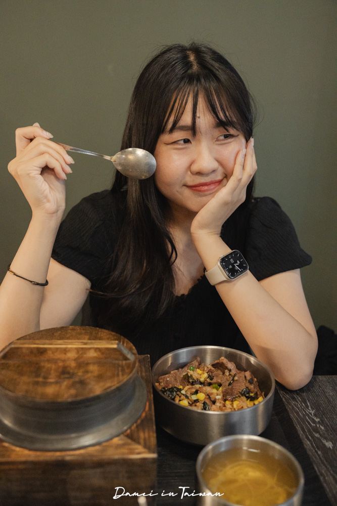 士林美食「金美麗人韓國直火釜飯專賣店」不用飛韓國也能吃到人氣釜飯，士林捷運站三分鐘！
