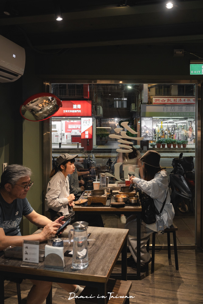 士林美食「金美麗人韓國直火釜飯專賣店」不用飛韓國也能吃到人氣釜飯，士林捷運站三分鐘！