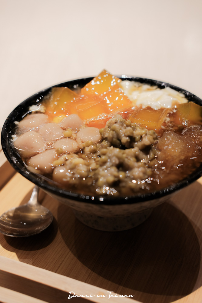台東美食「大伯豆花」正氣路上的人氣甜品店,非基改黃豆手工製作豆花! - 第8張圖 台東美食「大伯豆花」正氣路上的人氣甜品店,非基改黃豆手工製作豆花!