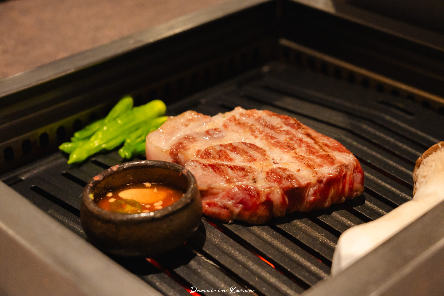 濟州島烤肉「石牆黑豬肉」姜虎東也推薦的人氣烤肉店,鮑魚內臟炒飯也是必點 - 第23張圖 濟州島烤肉「石牆黑豬肉」姜虎東也推薦的人氣烤肉店,鮑魚內臟炒飯也是必點
