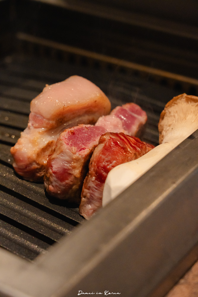 濟州島烤肉「石牆黑豬肉」姜虎東也推薦的人氣烤肉店,鮑魚內臟炒飯也是必點 - 第24張圖 濟州島烤肉「石牆黑豬肉」姜虎東也推薦的人氣烤肉店,鮑魚內臟炒飯也是必點