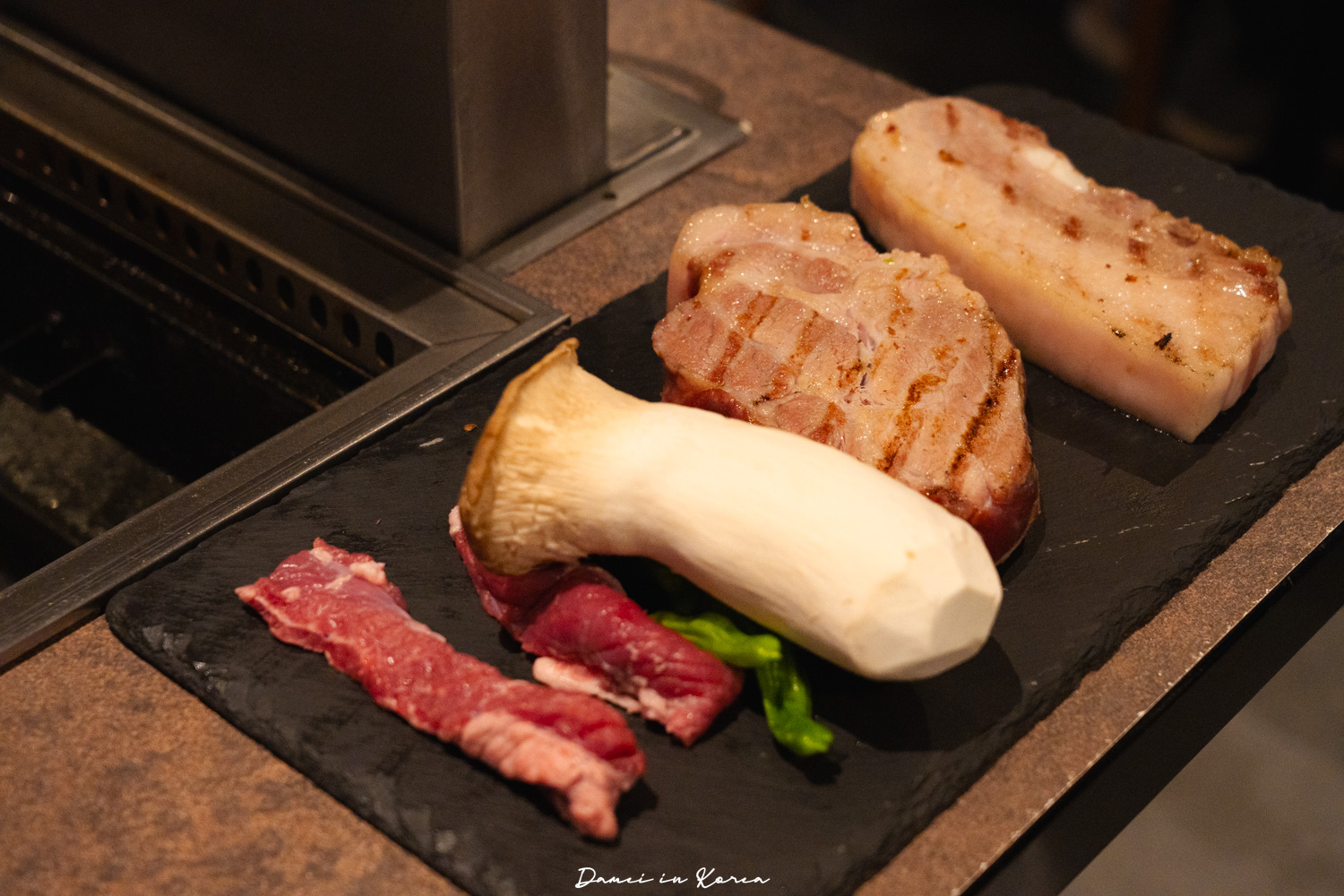 濟州島烤肉「石牆黑豬肉」姜虎東也推薦的人氣烤肉店,鮑魚內臟炒飯也是必點 - 第21張圖 濟州島烤肉「石牆黑豬肉」姜虎東也推薦的人氣烤肉店,鮑魚內臟炒飯也是必點