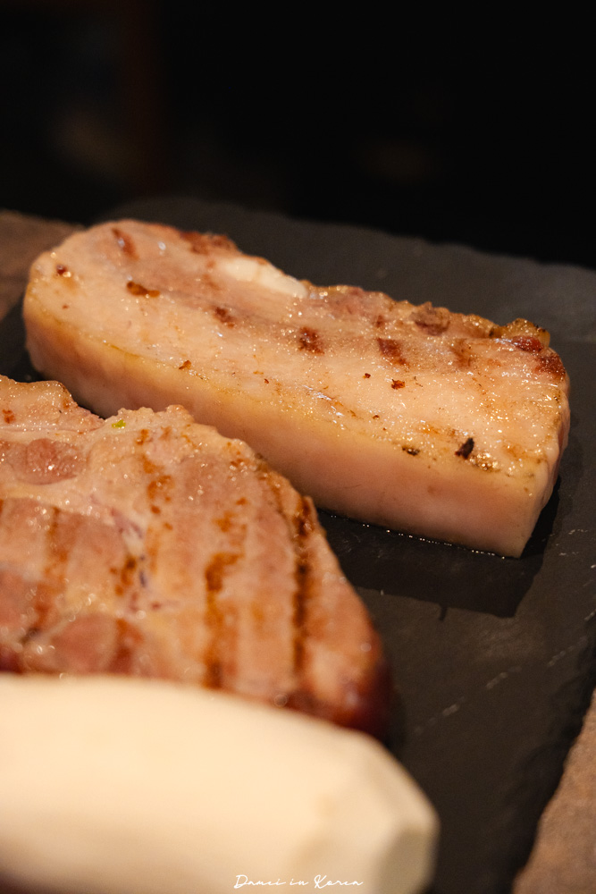 濟州島烤肉「石牆黑豬肉」姜虎東也推薦的人氣烤肉店,鮑魚內臟炒飯也是必點 - 第22張圖 濟州島烤肉「石牆黑豬肉」姜虎東也推薦的人氣烤肉店,鮑魚內臟炒飯也是必點